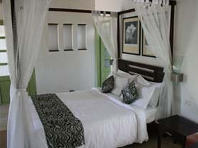 The Golden Chariot luxury train tour in India